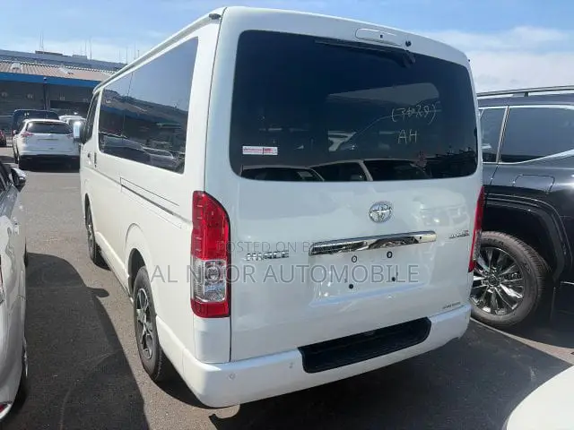 Toyota HiAce 2021 White