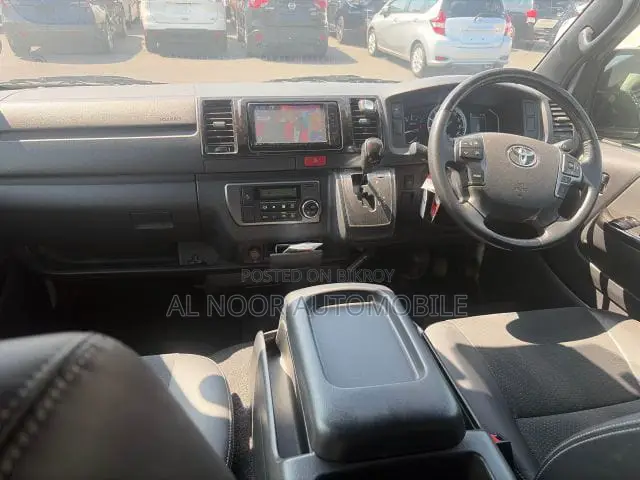 Toyota HiAce 2021 White