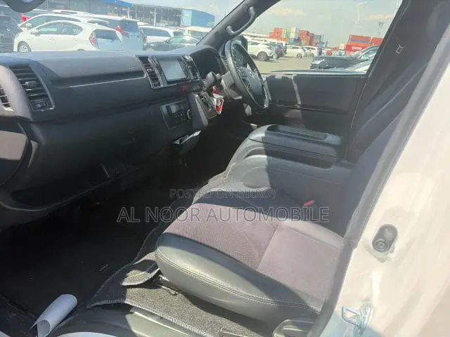 Toyota HiAce 2021 White