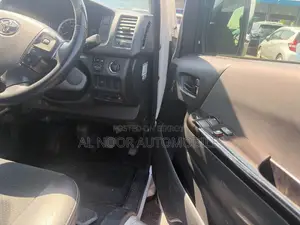 Toyota HiAce 2021 White