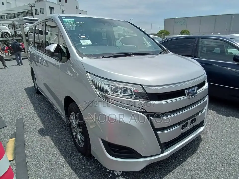 Toyota Noah 2021 Silver