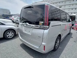 Toyota Noah 2021 Silver