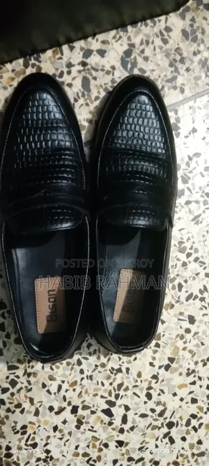 A pair of original leather shoes will be sold