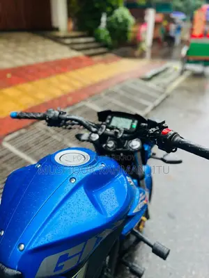 সুজুকি জিক্সার ২০২০ নীল