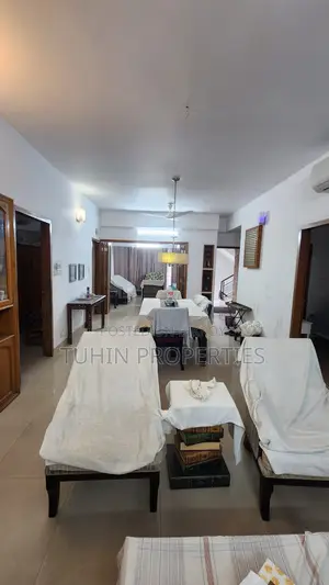 বসুন্ধরায় ৪ বেডরুমের অ্যাপার্টমেন্ট বিক্রয়ের জন্য