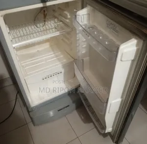 A medium-sized Walton fridge for sale, everything is still original
