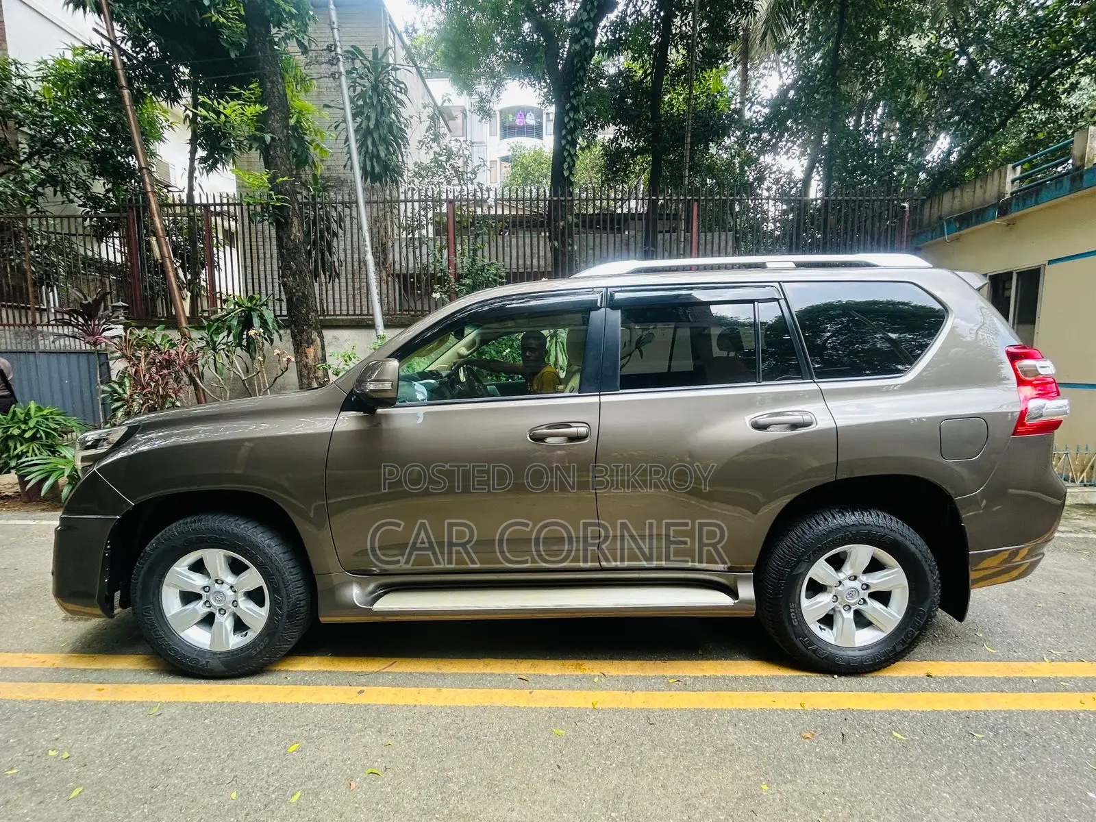 টয়োটা ল্যান্ড ক্রুজার প্রাডো ২০১৫ বাদামী