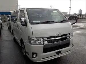 Toyota HiAce 2021 White