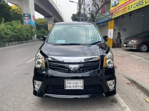 Toyota Noah 2.0 143hp AWD (8 Seater) 2011 Black