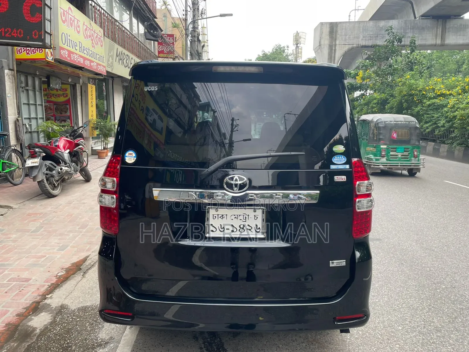 টয়োটা নোয়াহ ২.০ ১৪৩এইচপি এডব্লিউডি (৮ সিটার) ২০১১ কালো