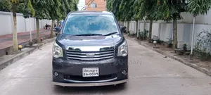 টয়োটা নোয়া ২০১২ কালো