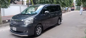 টয়োটা নোয়া ২০১২ কালো
