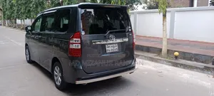 টয়োটা নোয়া ২০১২ কালো
