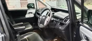 টয়োটা নোয়া ২০১২ কালো