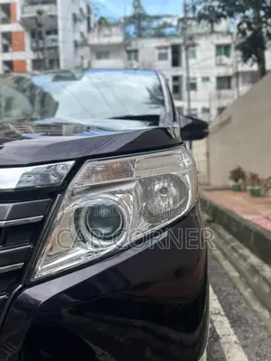 Toyota Noah 2015 Purple