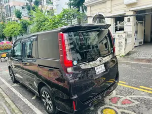 Toyota Noah 2015 Purple