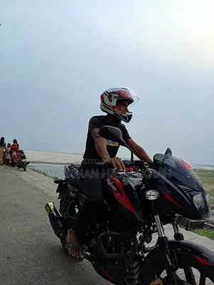 বাজাজ পালসার ১৫০ ২০২২ ব্ল্যাক