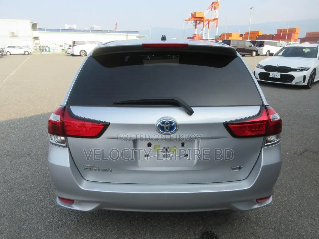 Toyota Corolla Fielder 2021 Silver