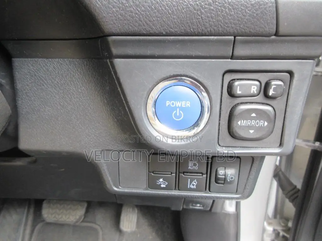 Toyota Corolla Fielder 2021 Silver