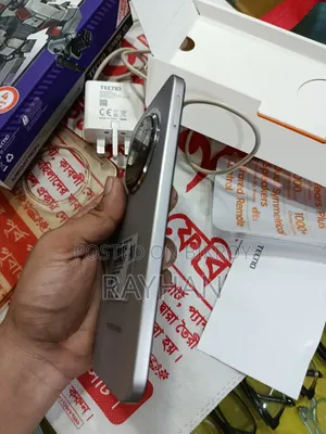 টেকনো স্পার্ক ৩০ ২৫৬ জিবি সাদা