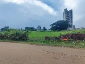 10 Katha South Facing Plot Sell . Block - M