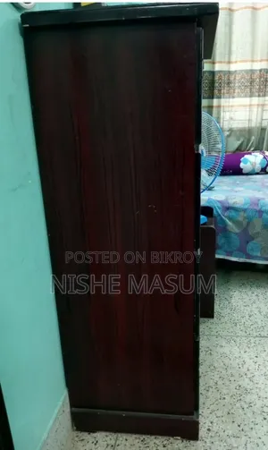 কাঠের আলমারি