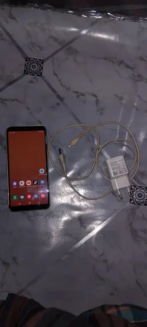স্যামসাং গ্যালাক্সি জে৮ ৬৪ জিবি গোল্ড