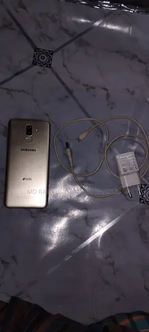 Samsung Galaxy J8 64 GB Gold