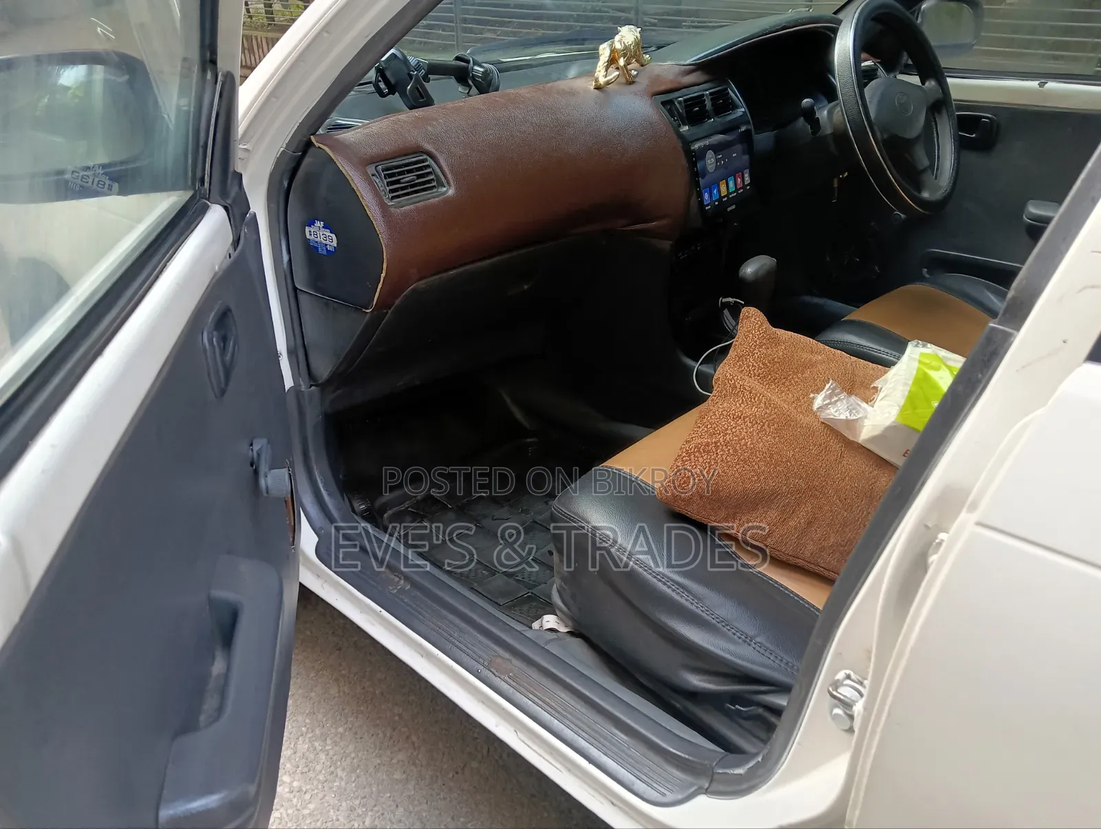 Toyota Corolla 1997 White
