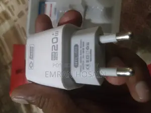 ফাস্ট চার্জার ২০ডব্লিউ (হক টেলিকম)
