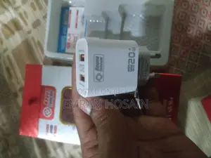 ফাস্ট চার্জার ২০ডব্লিউ (হক টেলিকম)