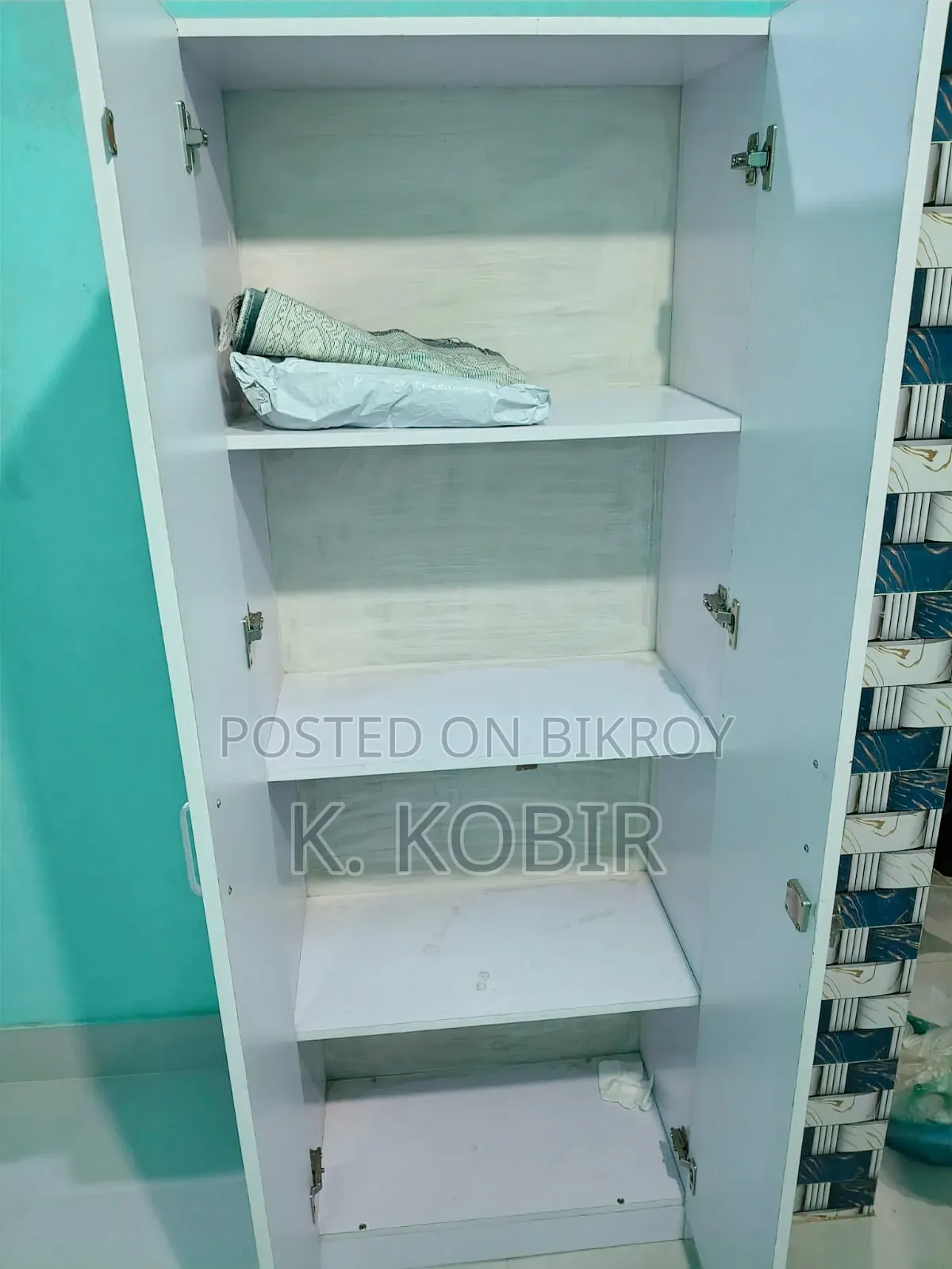 Almirah/Wardrobe