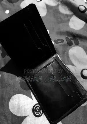 টাকার প্রয়োজনে নতুন মানিব্যাগটা বিক্রি করে দিচ্ছি কেউ নিলে মেসেজ করেন