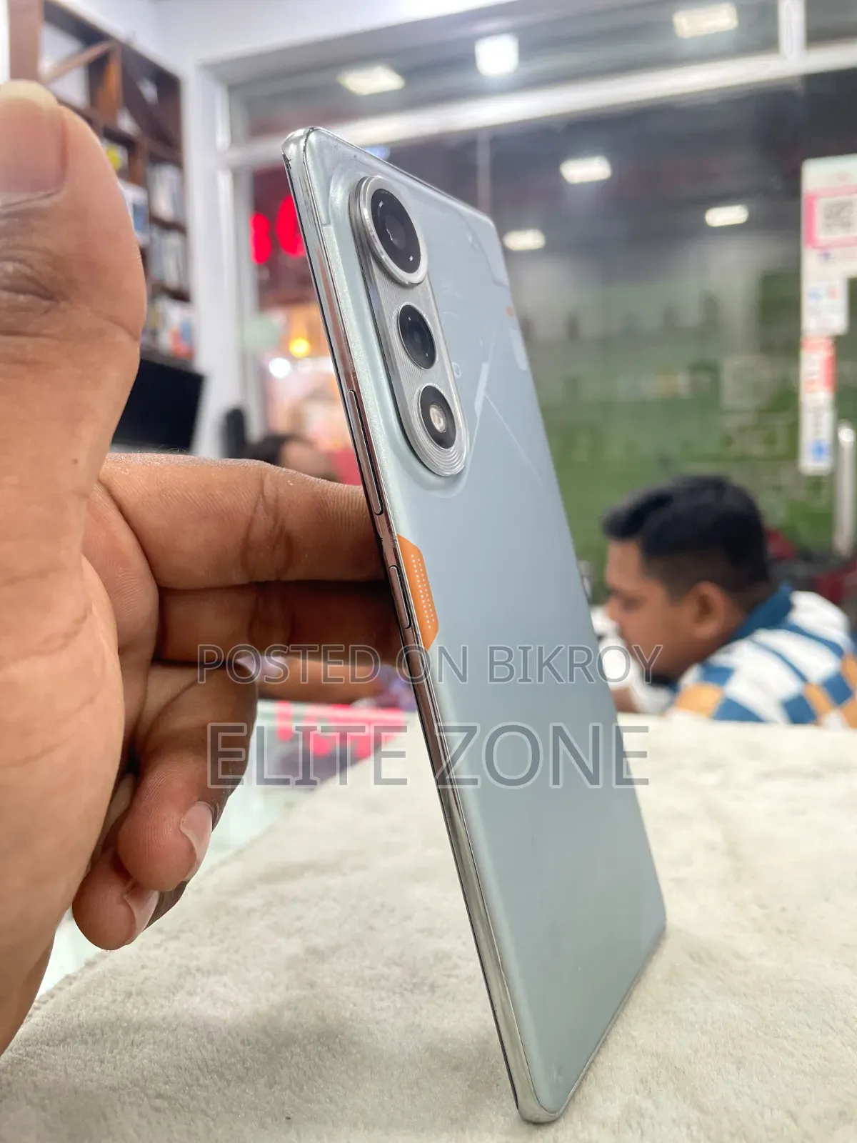 Tecno Pova Curve 256 GB Bronze
