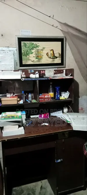 পড়ার টেবিল