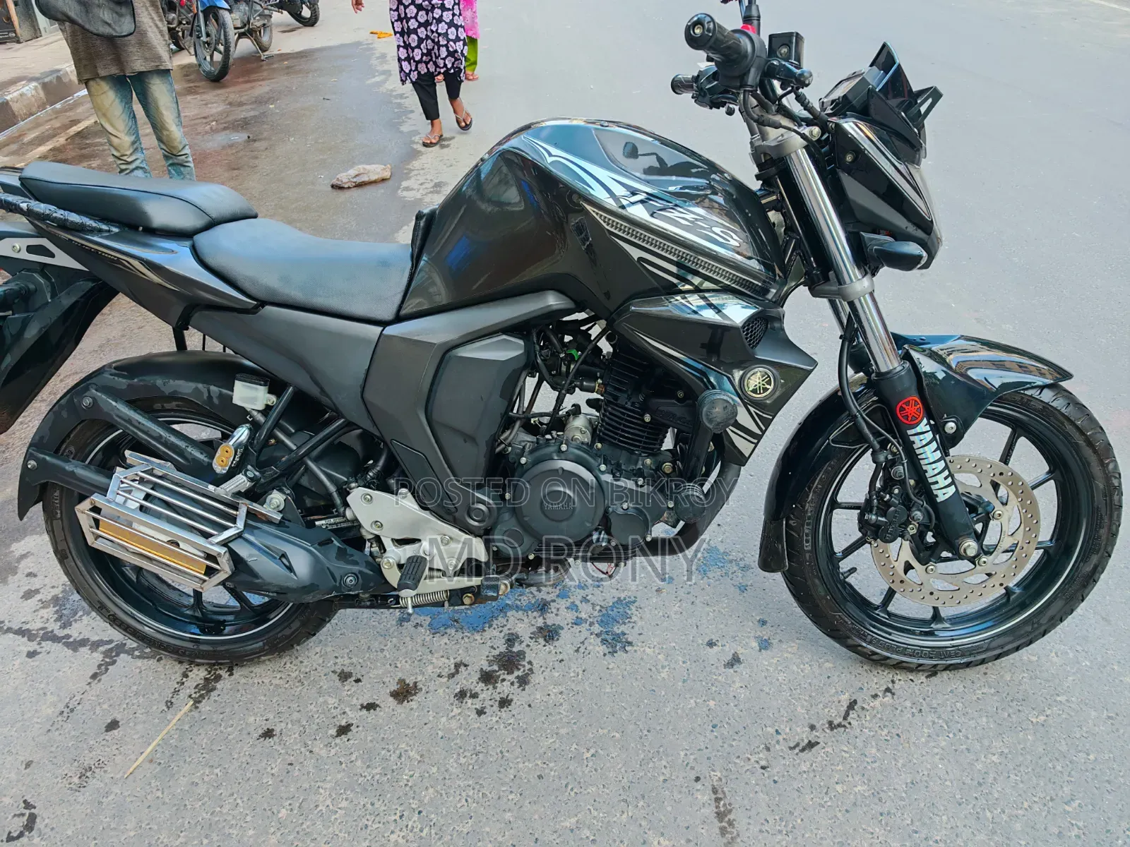 ইয়ামাহা এফজেডএস ভি২ ২০২৪ কালো