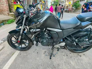 ইয়ামাহা এফজেডএস ভি২ ২০২৪ কালো