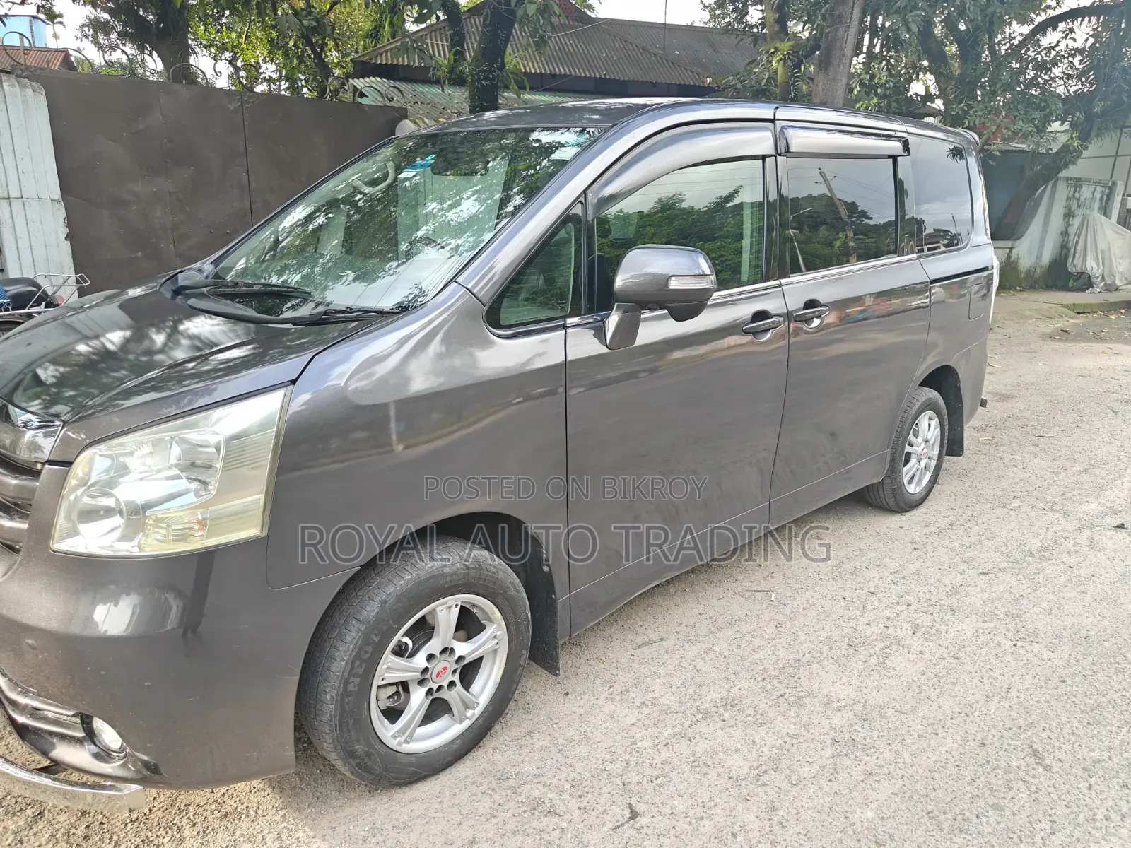 Toyota Noah 2008 Gray