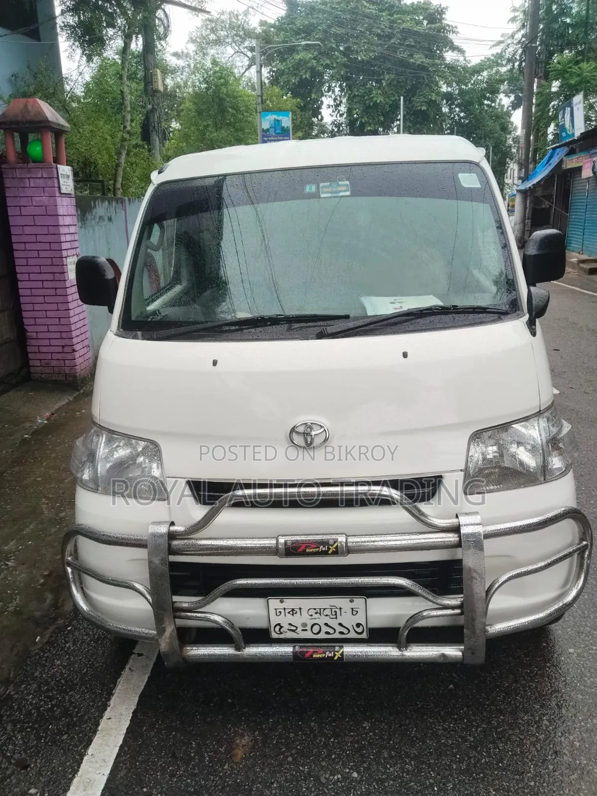 টয়োটা নোয়াহ ২০১০ সাদা
