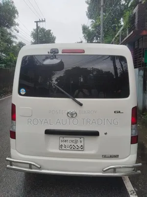টয়োটা নোয়াহ ২০১০ সাদা