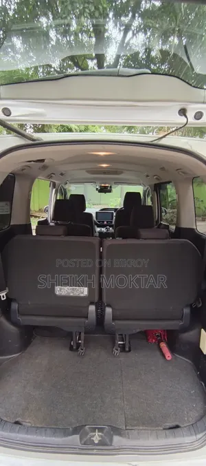 Toyota Voxy Hybrid V 2WD 7-Seater 2017 Silver