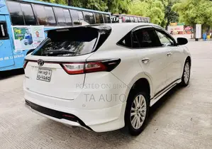 টয়োটা হ্যারিয়ার ২.০ ফোর হুইল ড্রাইভ ২০১৭ পার্ল