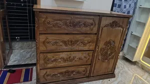 ওয়ারড্রোব বিক্রির পোস্ট