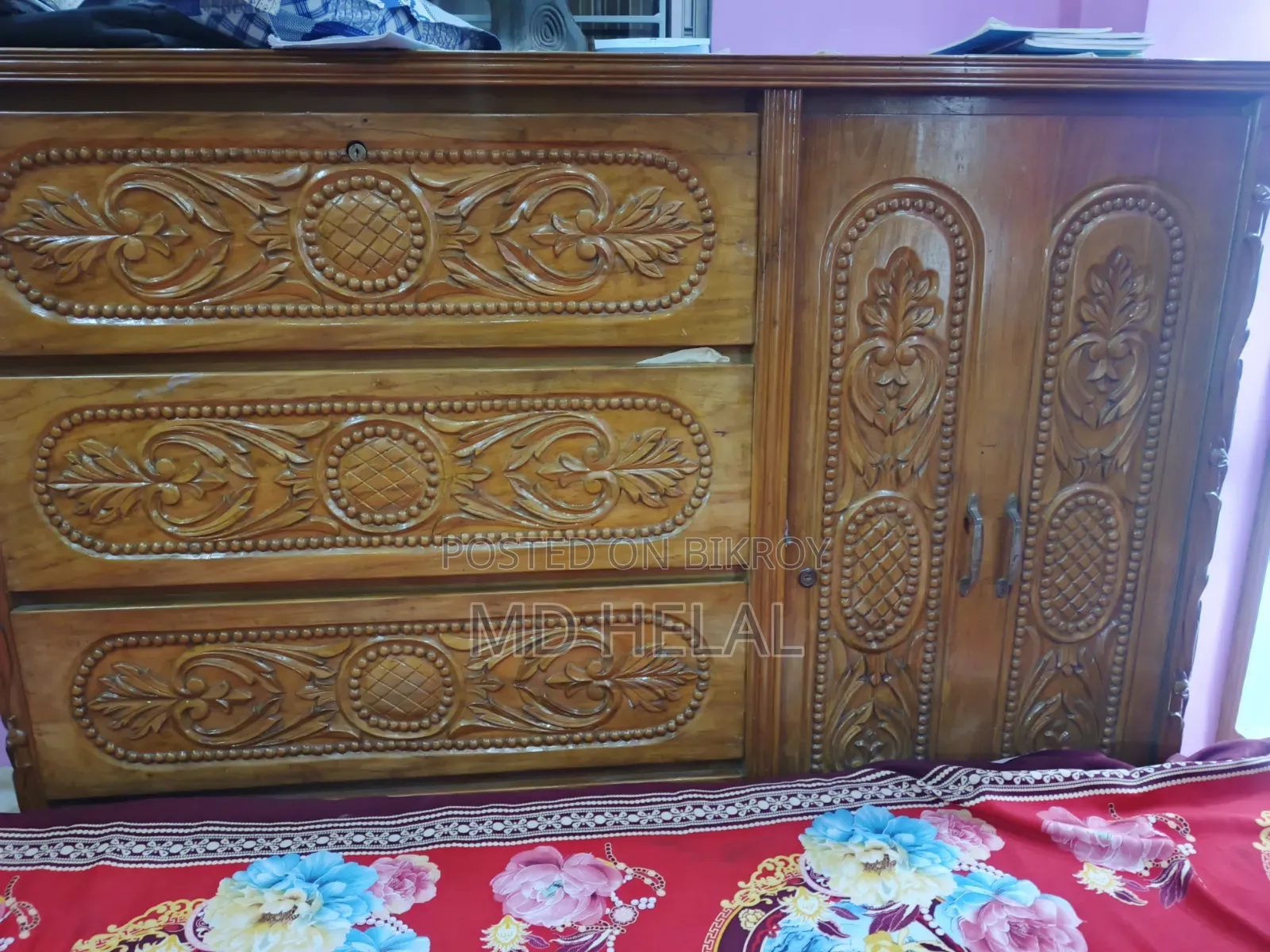 ওয়ারড্রোব বিক্রির পোস্ট