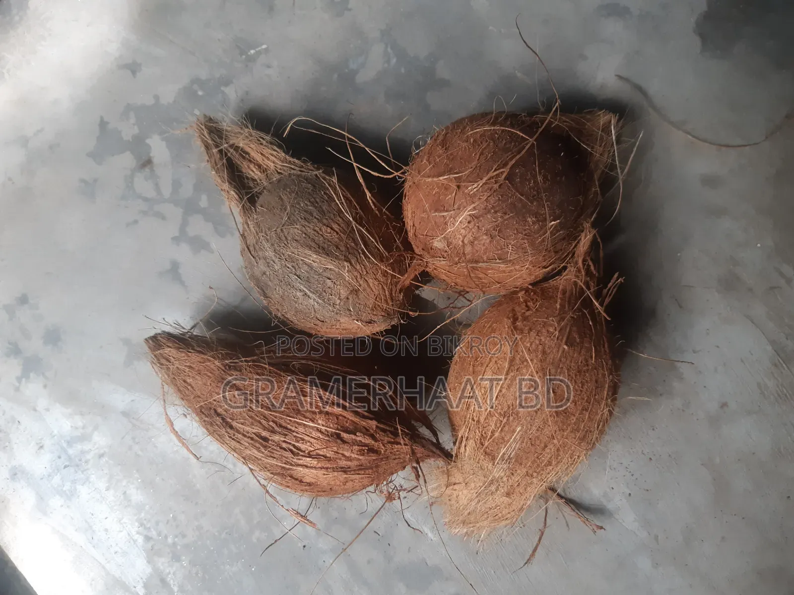 ৭৫ টাকায় নারকেল