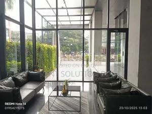 ফুললি কমার্শিয়াল ওপেন স্পেস