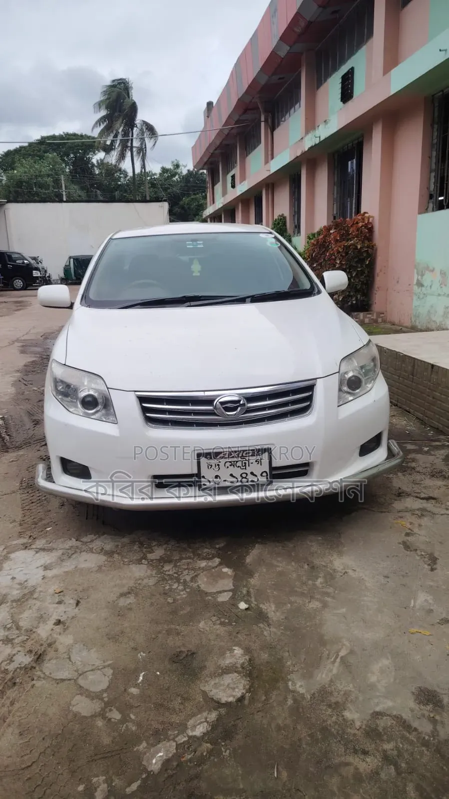 2010 White Toyota Axio