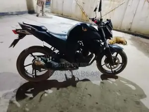 ইয়ামাহা এফজেডএস ভি২ ২০১৭ কালো