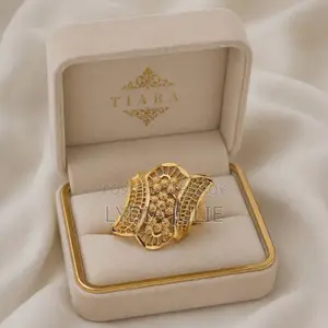 স্বর্ণের চেইন এবং গহনা