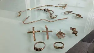 স্বর্ণের চেইন এবং গহনা